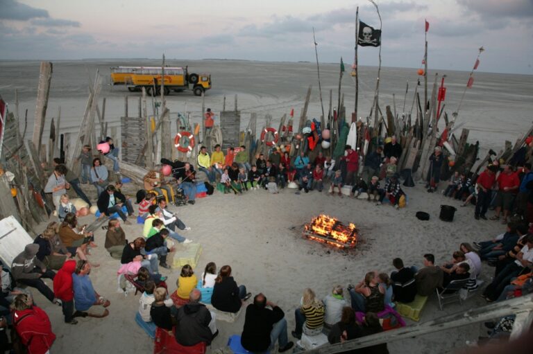 Kampvuurconcert Vliehors Expres met Sjoerd Elsinga — muziek in de Wadden